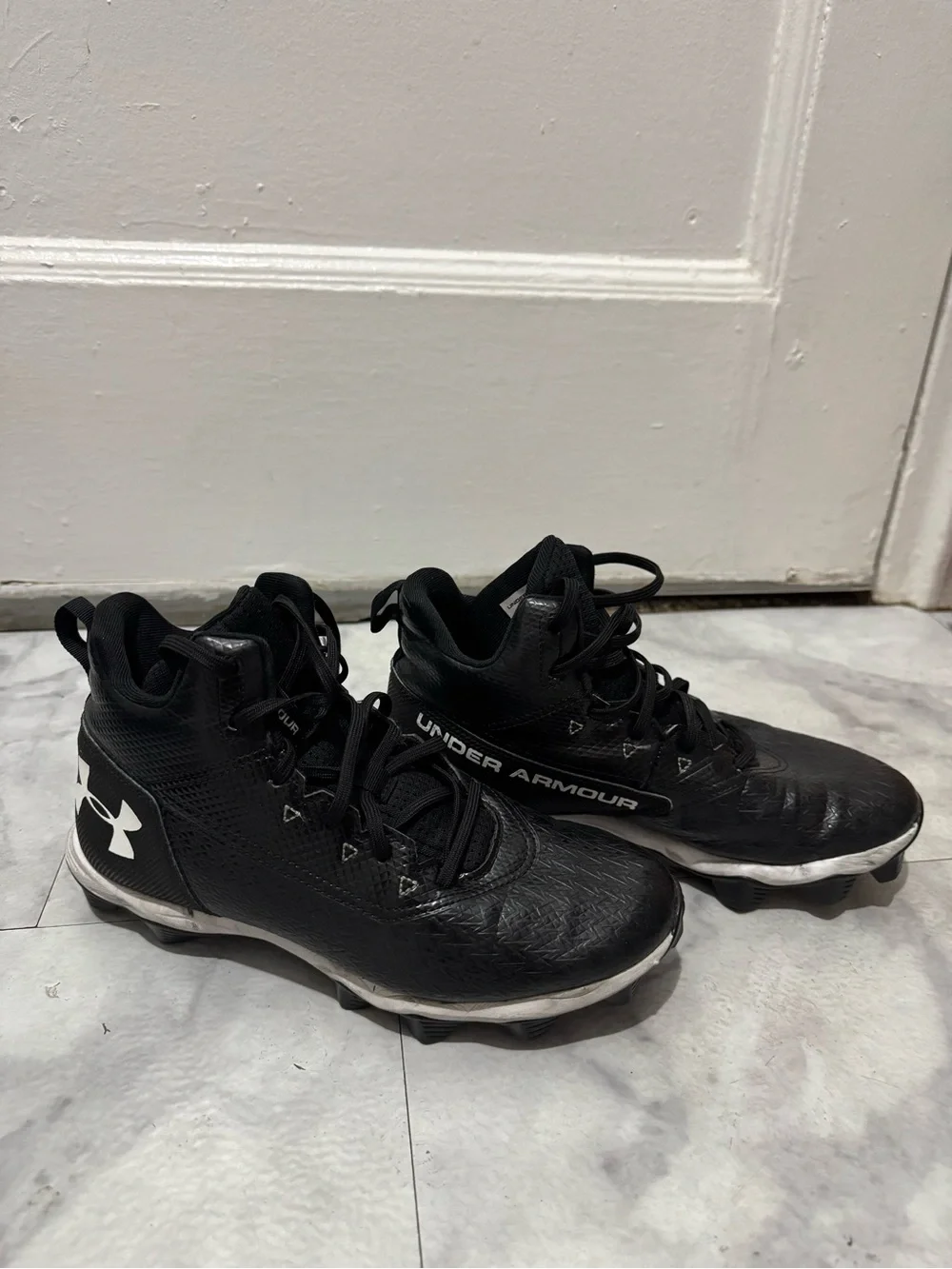 Under Armour Mens Black High-Top Football Cleats